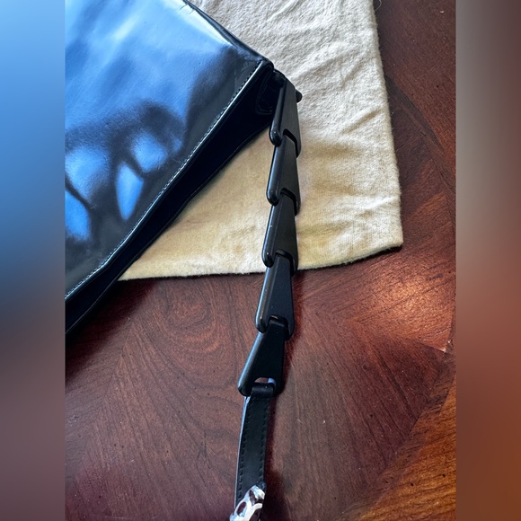 Gucci D-RING LEATHER HANDBAG GUC - Picture 13 of 17